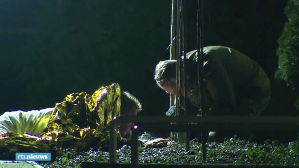 В Голландии мужчина накрыл телом бомбу и лежал так 3 часа