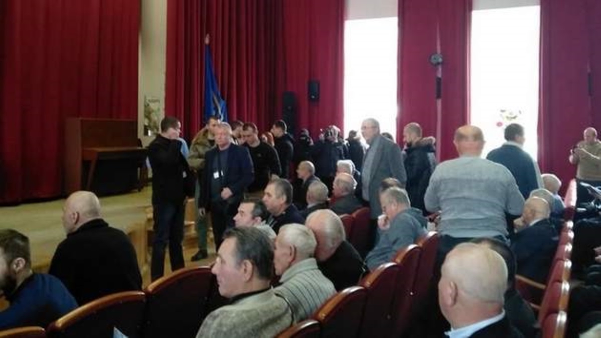 Радикалы разогнали собрание ветеранов-силовиков в Киеве