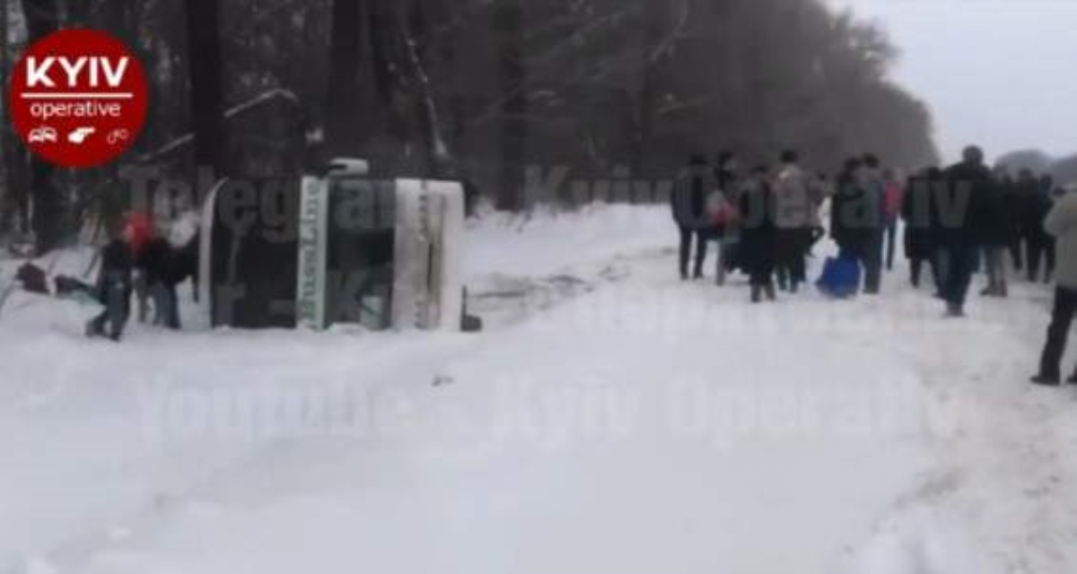 Автобус «Киев-Москва» слетел в кювет