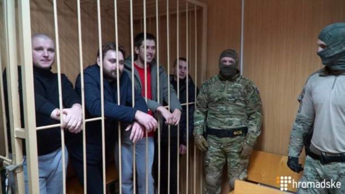 В Москве суд продлил меру пресечения 12 украинским морякам