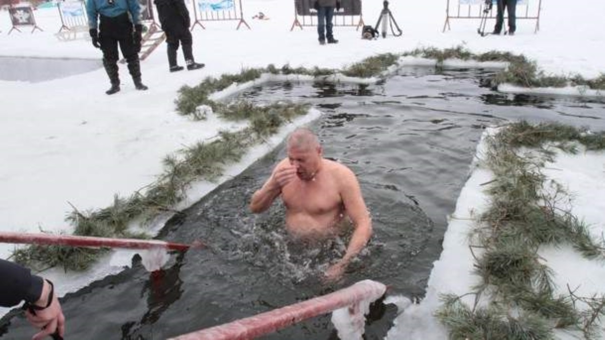 В Киеве уже подготовили проруби на Крещение