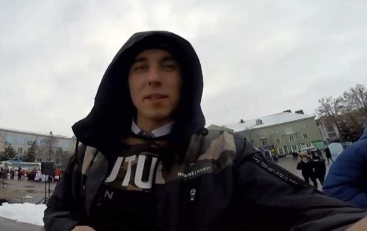 В Украине запустили "челлендж" пробежки по полицейской машине. Видео