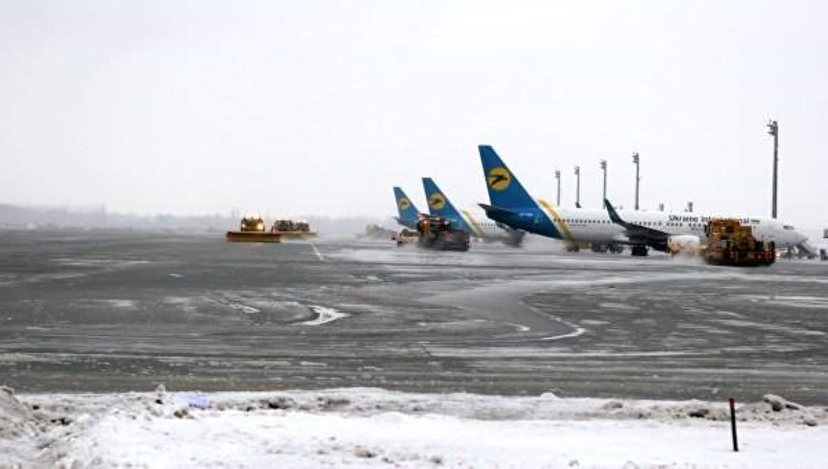 Аэропорты Киева отменяют и задерживают рейсы