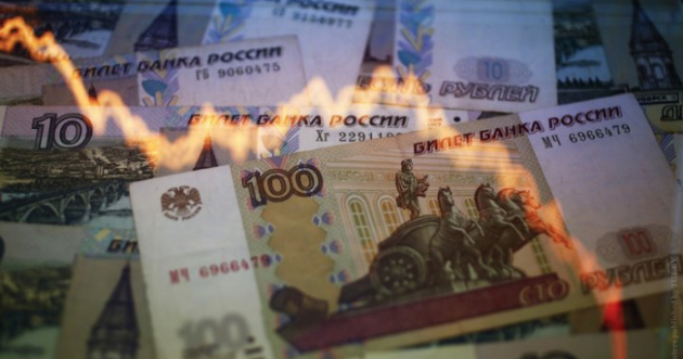 Рубль резко рухнул: в России валюта пробила новую отметку