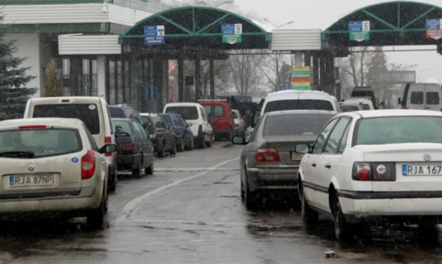 На границе с Польшей и Словакией застряли сотни автомобилей