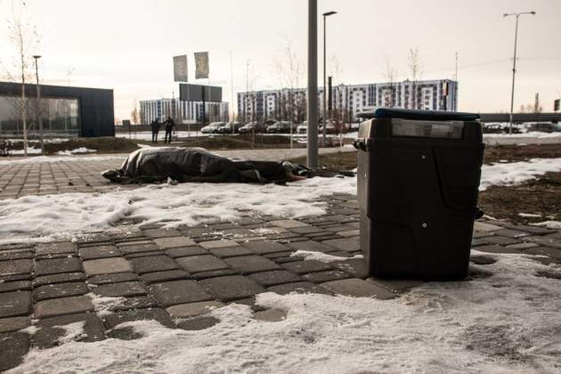 Оставила три записки: в Киеве девушка выпрыгнула из окна