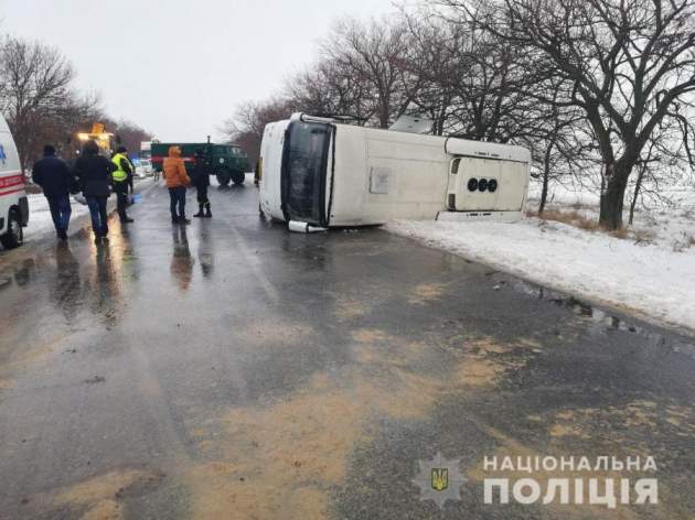 В Николаевской области перевернулся автобус с пассажирами