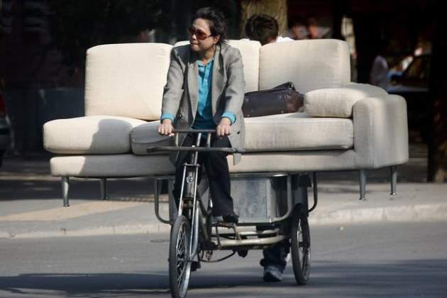 На велосипеде за диваном: какие б/у товары покупают украинцы в сети