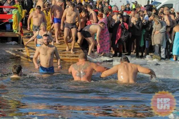 Супрун объяснила, что происходит с человеком во время окунания в прорубь
