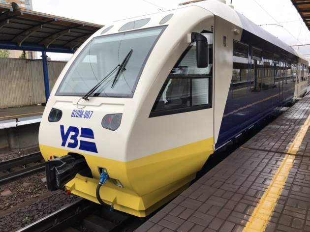 ЧП с "Бориспольским экспрессом": поезд остановился на полпути к Киеву