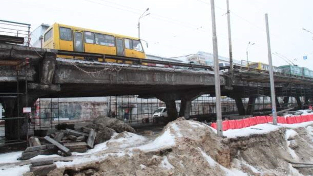 Разваливается на глазах: озвучена дата демонтажа Шулявского моста в Киеве