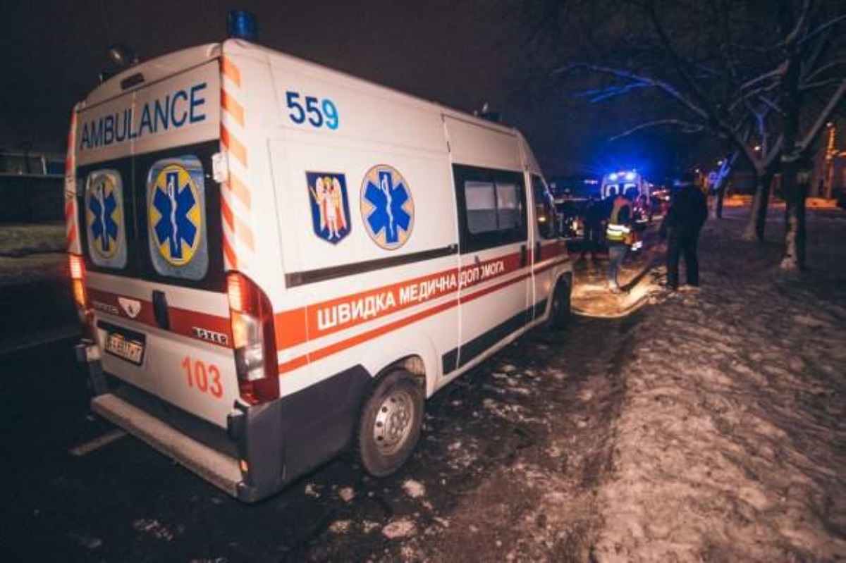 Пассажир пытался спасти: в Киеве водитель такси умер за рулем