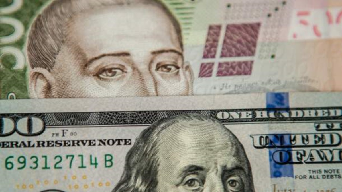 Курс доллара замер, а евро подешевел