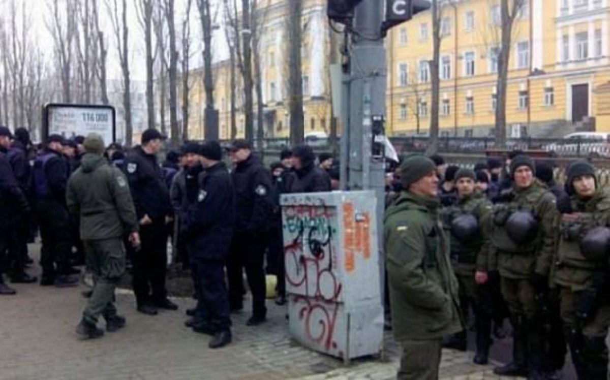 В центр Киева стягивают полицию и нацгвардию