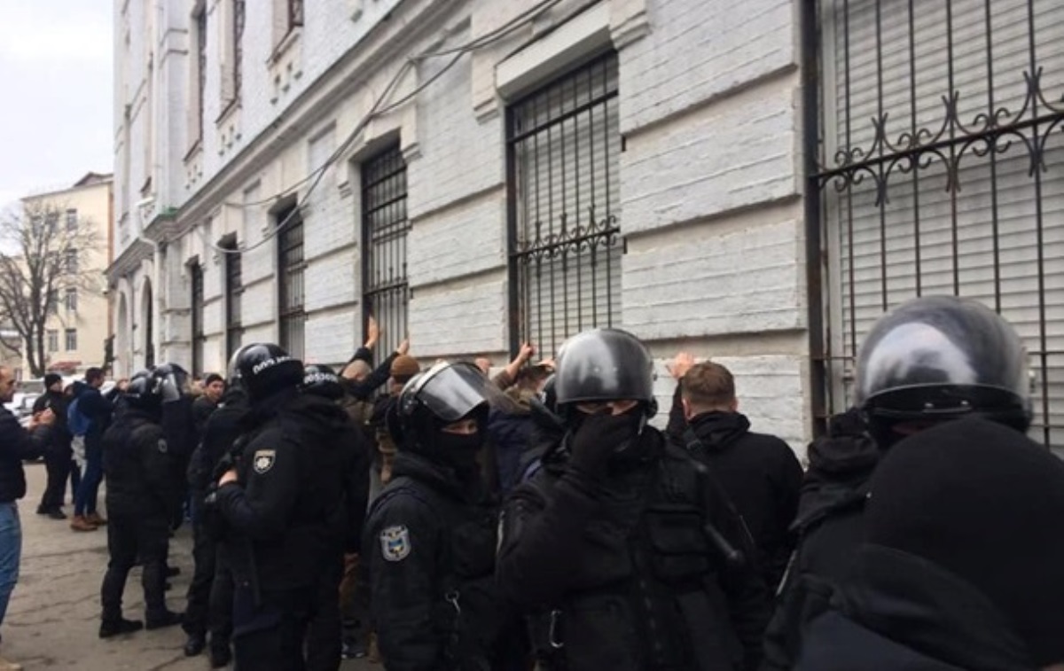 Политолог: столкновения с полицией в Киеве были провокацией