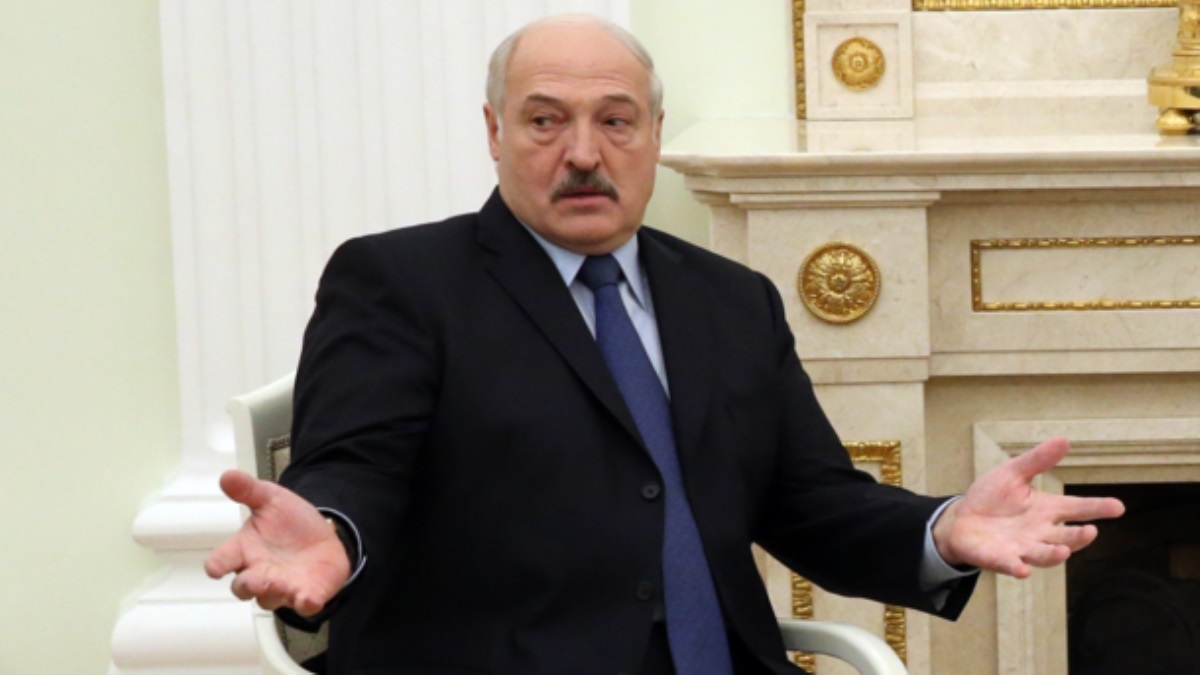 "Дайте им пулеметы": Лукашенко готов раздать биатлонисткам грозное оружие