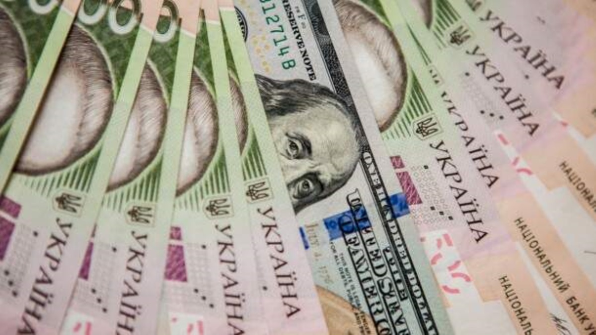 Гривну продолжают укреплять: доллар снова подешевел