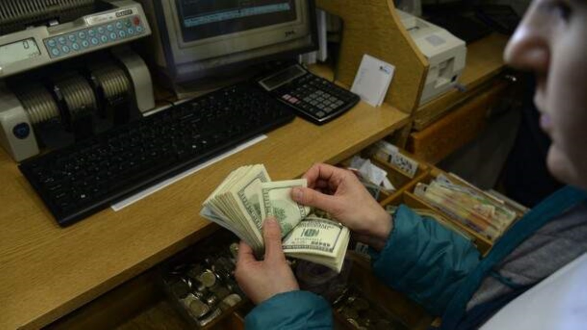 В Украине валюта преодолела психологическую отметку