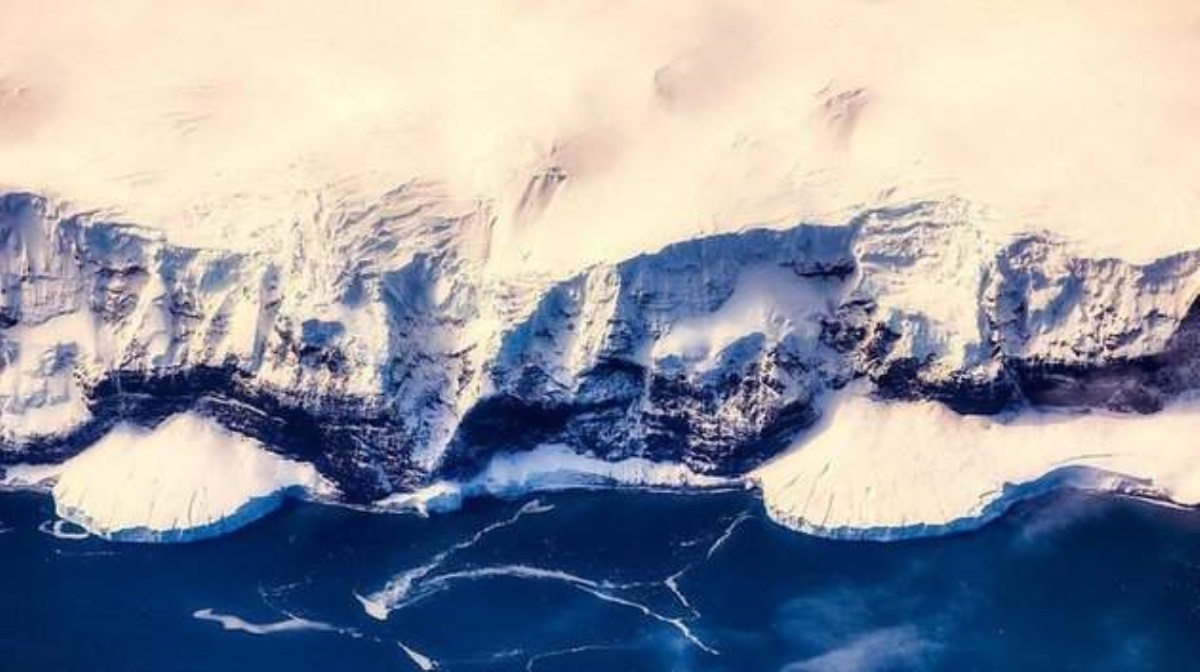 Следы крушения НЛО нашли в Антарктиде: был взрыв