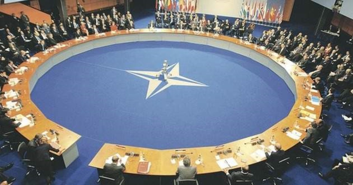 Путин пригрозил "похрюкивающей" Европе, в НАТО резко поставили его на место