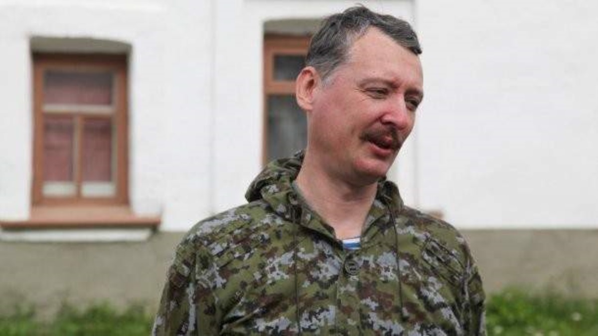 "Следующая станция — "Русский мир": в сети высмеяли фото Гиркина в метро