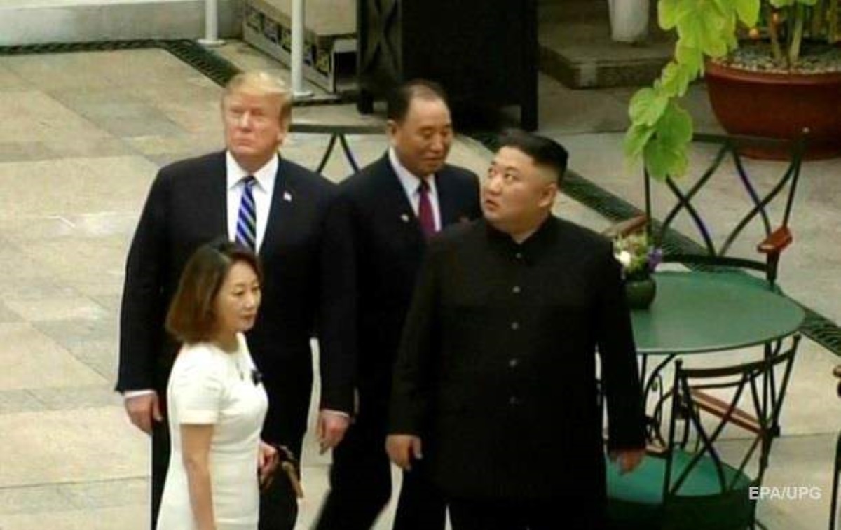Ни о чем не договорились: Трамп и Ким Чен Ын спешно покинули место проведения саммита