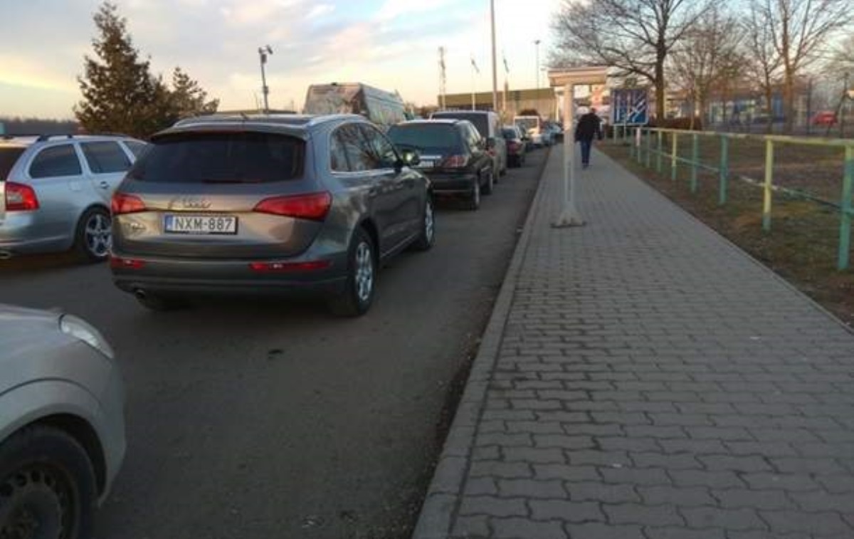 Саботаж: движение автомобилей в сторону Венгрии приостановлено