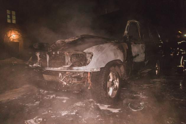 Мамина машина: как в Киеве сожгли авто депутата-свободовца