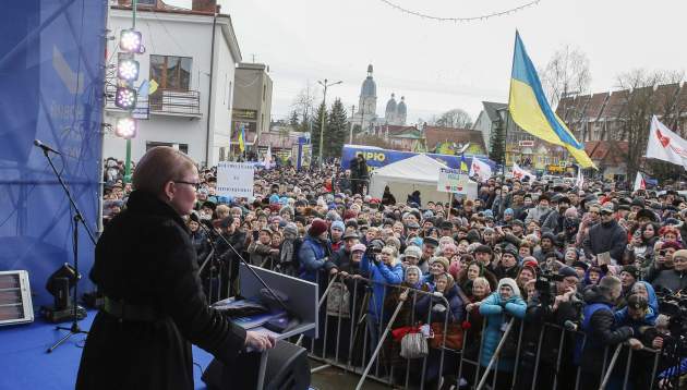 Тимошенко наобещала украинцам зарплату в 1 тысячу долларов