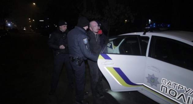 В Днепре мужчина открыл огонь, взяв в заложники "жрицу любви"