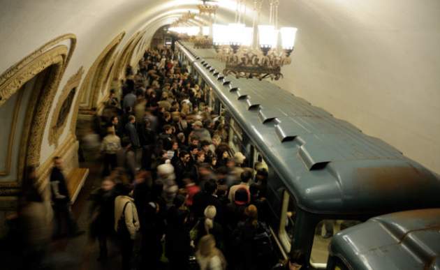 ЧП в метро Киева: станции одну за другой закрывают