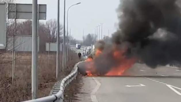 На Житомирской трассе сгорел внедорожник