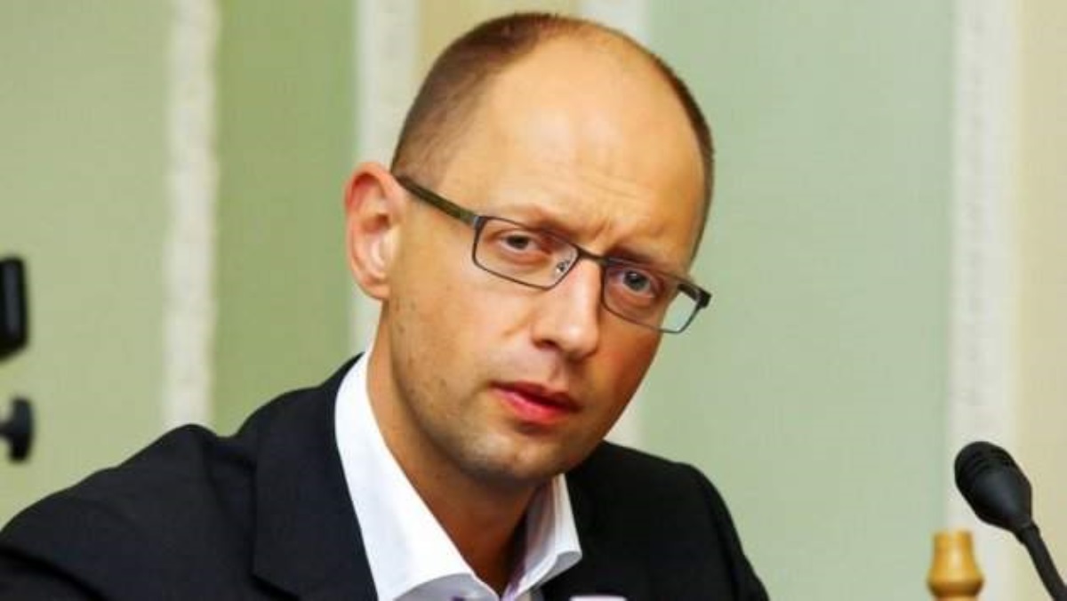 Яценюк заявил, что он гол как сокол