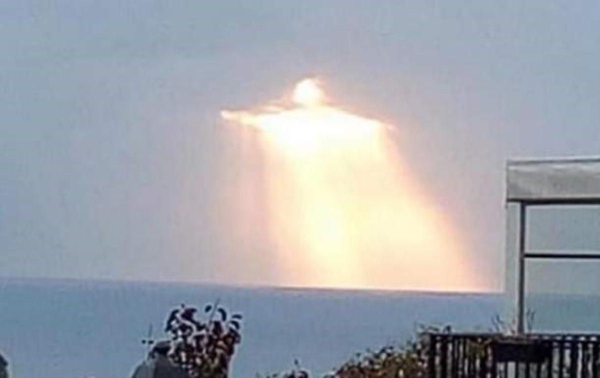 В небе над Италией появился облик Иисуса Христа. Фото