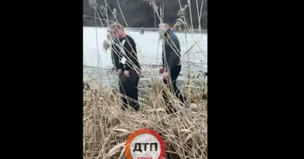 Настоящие герои! Мужчины спасли мальчишек из ледяной воды в Киеве