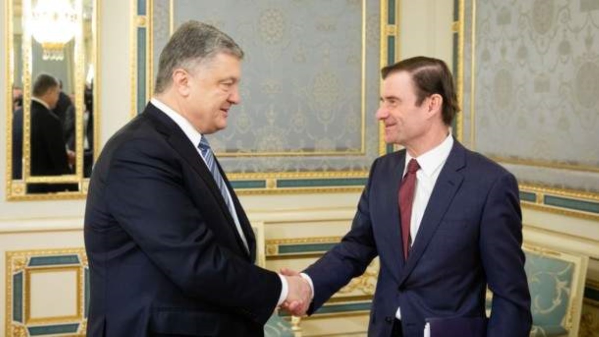 Таинственный визит: зачем в Украину приезжал замгоссекретаря США