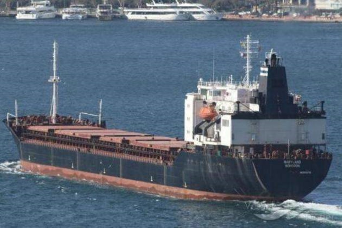 Шел из Мариуполя: в Керченском проливе произошло серьезное ЧП с кораблем