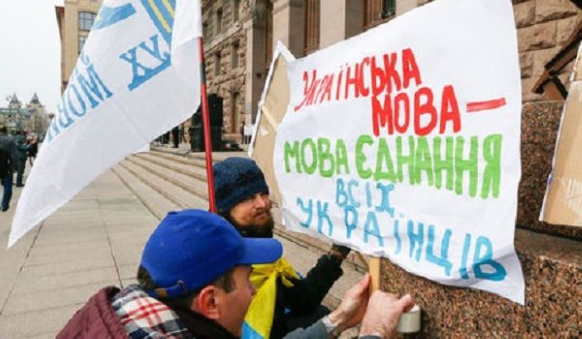 Соцопрос: украинцы меньше хотят учить русский язык наравне с украинским