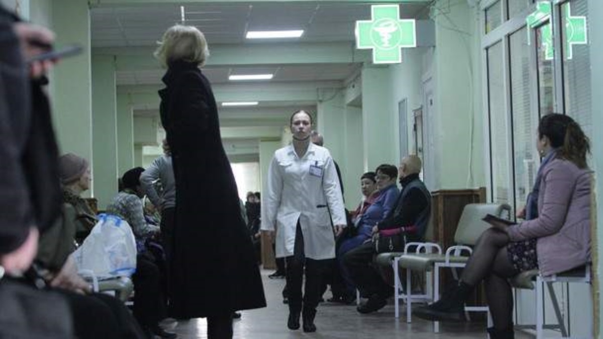 Электронная запись в поликлиниках: почему очереди под кабинетами не исчезли