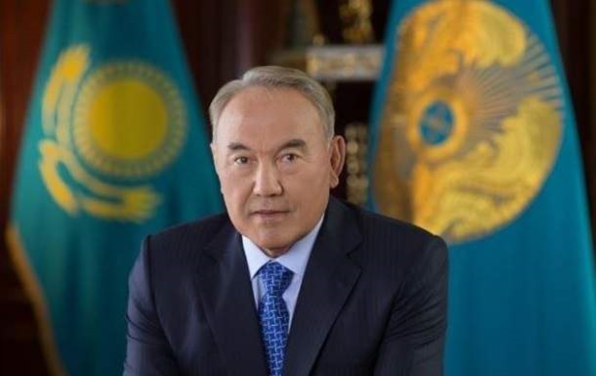 Назарбаев объявил о сложении полномочий