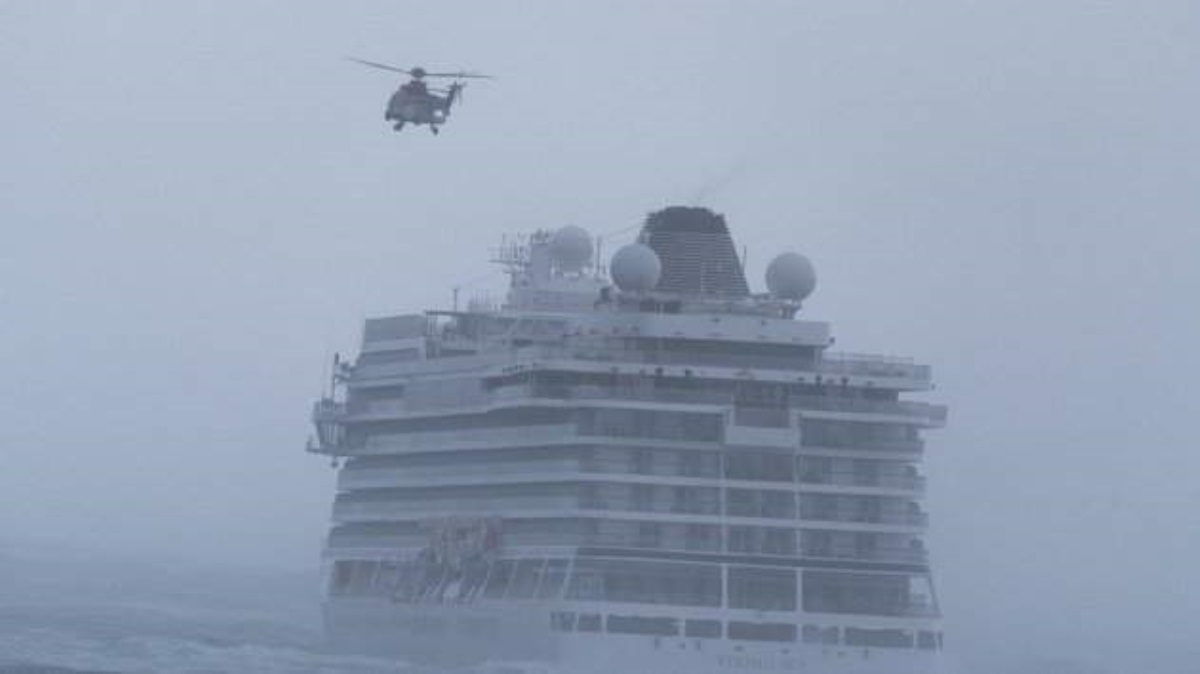 Появилось жуткое видео с огромного лайнера, терпящего бедствие у берегов Норвегии
