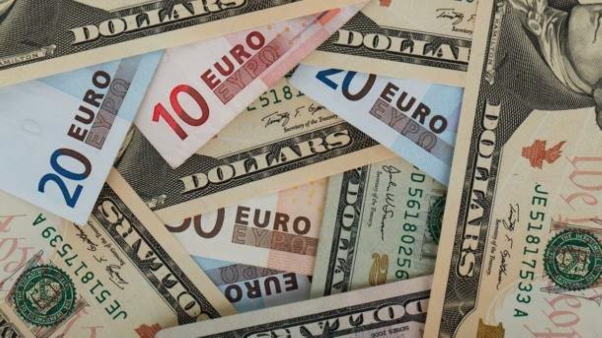 Курсы доллара и евро упали ниже психологических отметок
