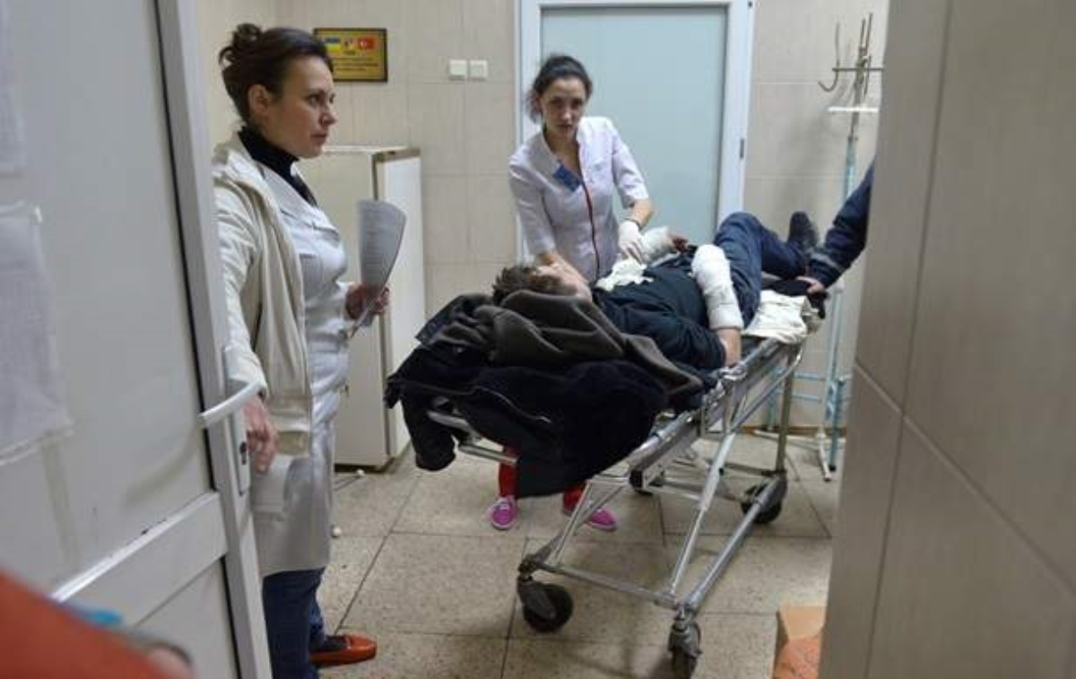 В Украине мужчина сам себе ампутировал ногу - на врачебную помощь не было денег. Видео