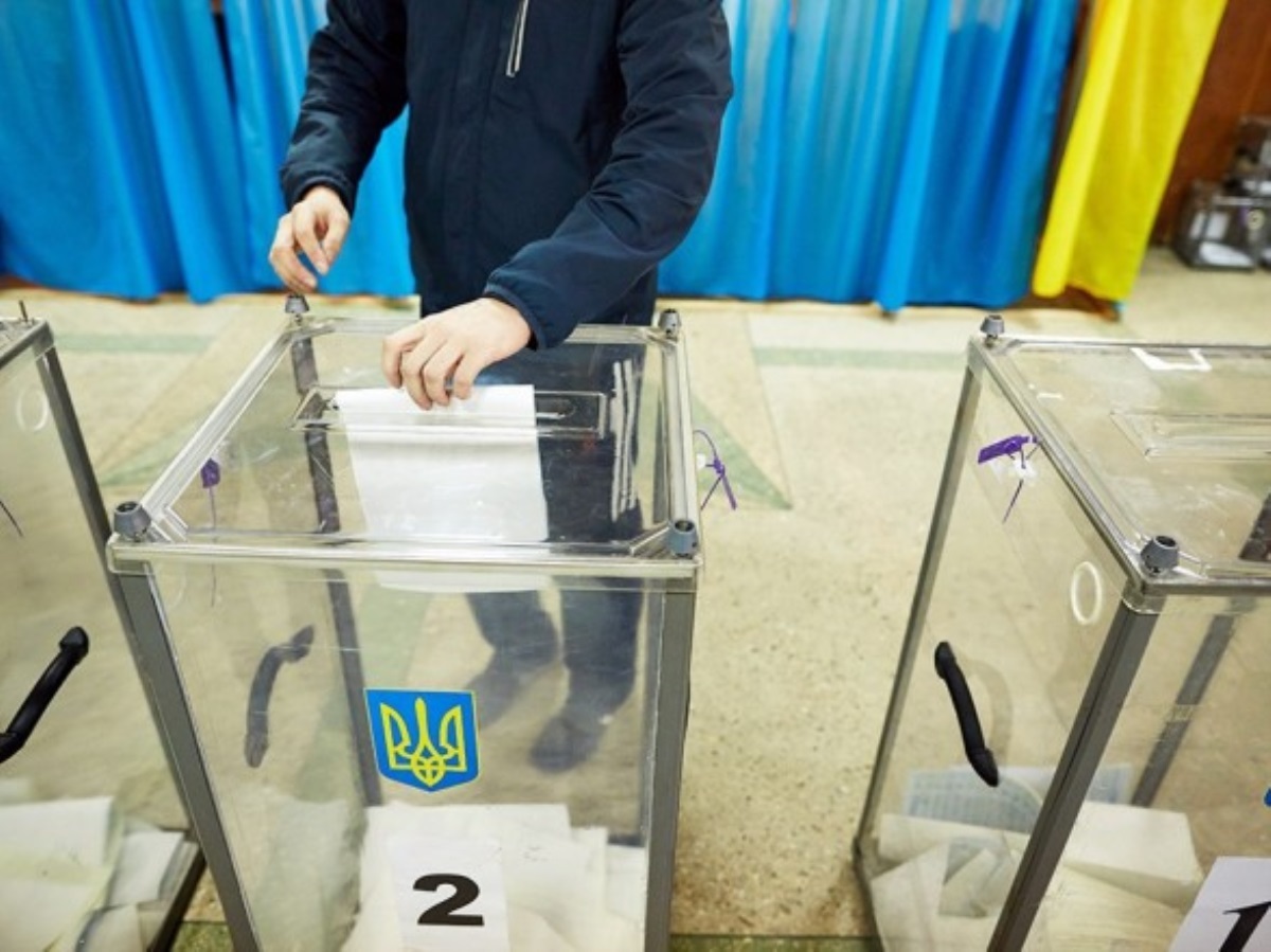 Последние опросы: Зеленский и Тимошенко выходят во второй тур