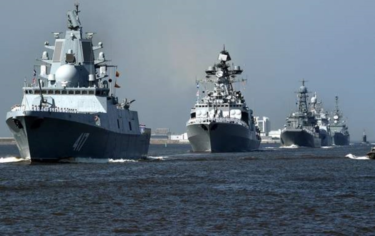 Корабли РФ решили сопровождать фрегаты НАТО в Черном море