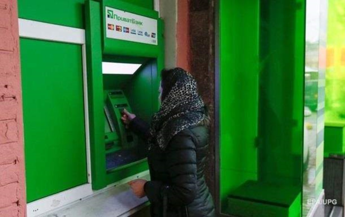 "Приватбанк" массово замораживает счета клиентов