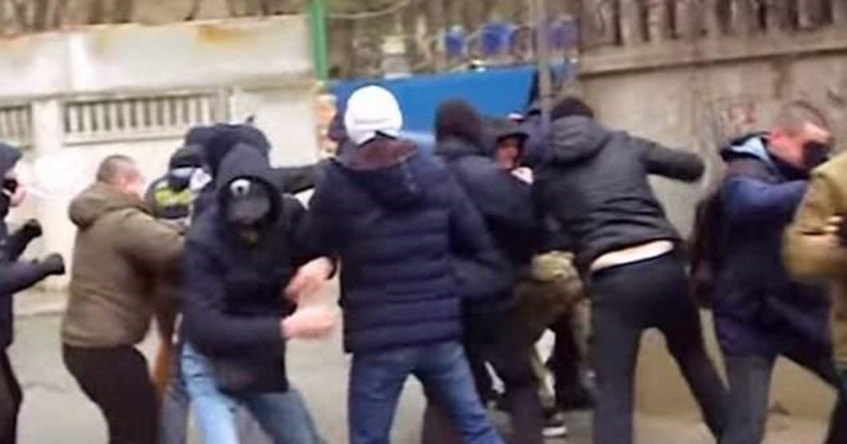 Драка на выборах: члены комиссии избили коллегу в Донецкой области