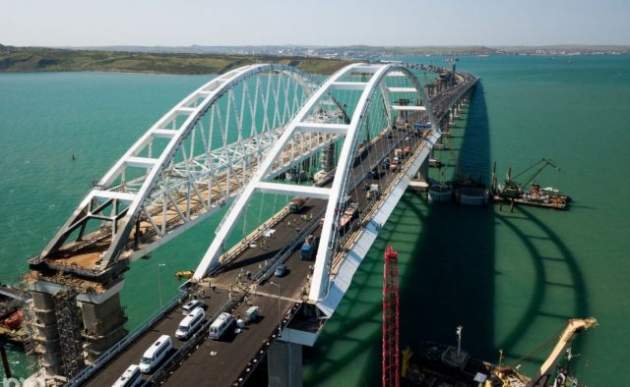 Крымский мост рушится: масштабы заметны даже из космоса