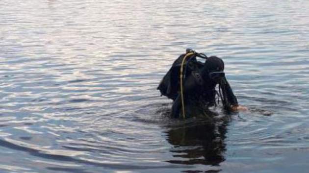 В Киеве из озера извлекли тело молодой девушки