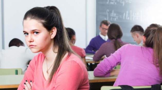 В Днепре подростки разбили школьнице голову айфоном